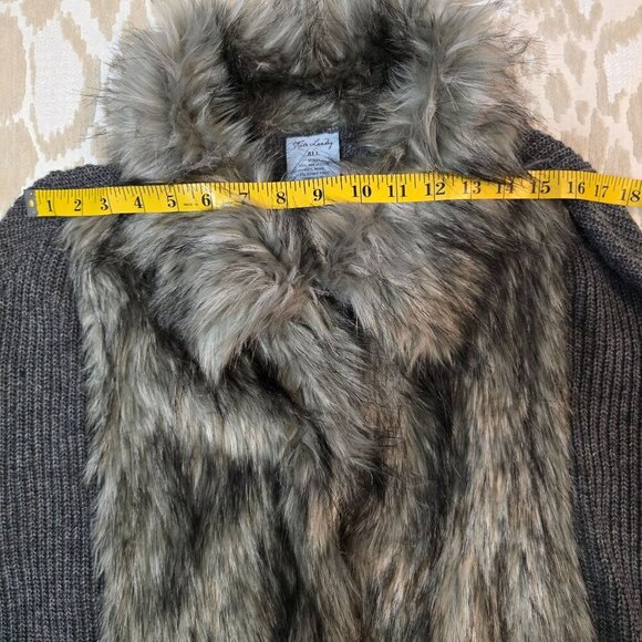 Kate Landry Faux Fur Collar Cropped Cape Knit Sleeves Gray Size M Acrylic & Wool - Picture 11 of 13